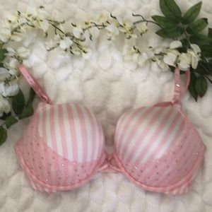 VS NWOT Bombshell Bra SZ. 36D.